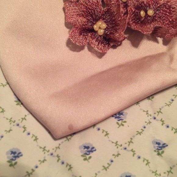 Handmade pink satin mask with 3D flowers 🌸 - Picture 4 of 4